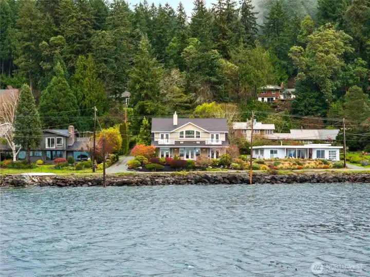 You'll enjoy the ever changing views of Rich Passage with exciting marine life and ferries passing through!