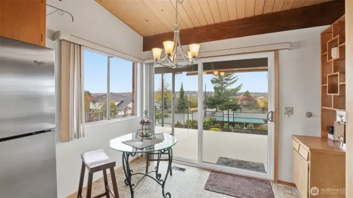 Enjoy stunning sunsets, Olympic mountains and partial Lake Washington views from the kitchen nook
