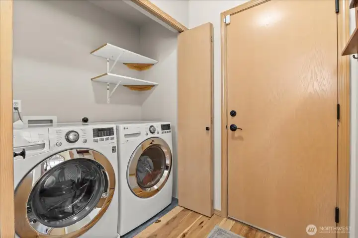 Washer and dryer to stay.