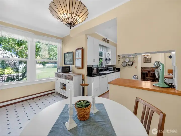 Eat in Area Facing Kitchen