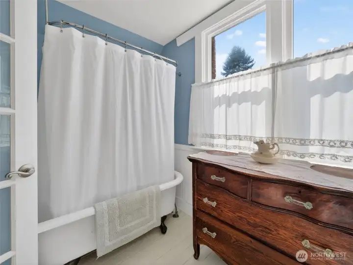 Claw foot tub/shower
