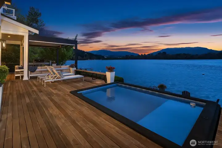 Enjoy the plunge pool which smartly doubles as a hot tub.  Vivid sunsets deliver a backdrop of drama and nature's gorgeous artwork at its finest!