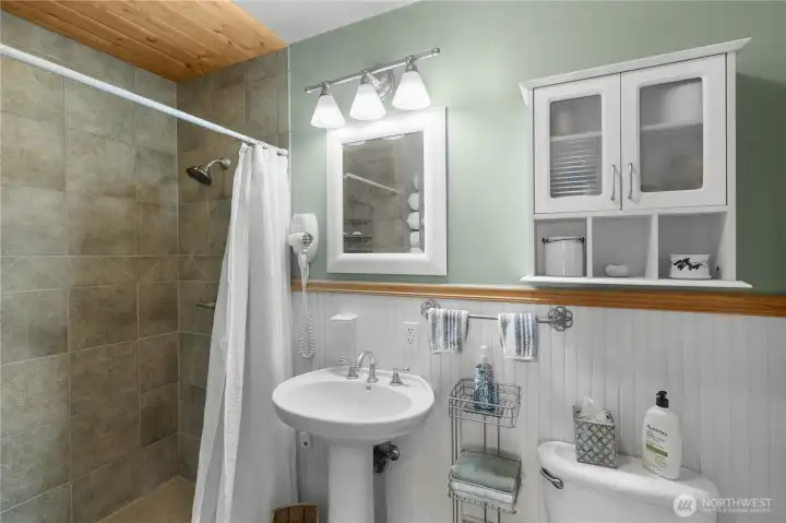 upper full bath upper full bath