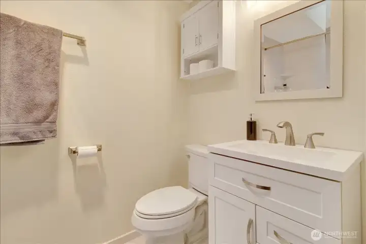 Full bathroom has been completely updated! Full bathroom has been completely updated!