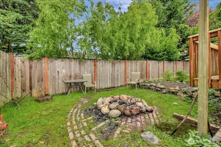 Firepit and garden space in the backyard, plus a storage shed! Firepit and garden space in the backyard, plus a storage shed!