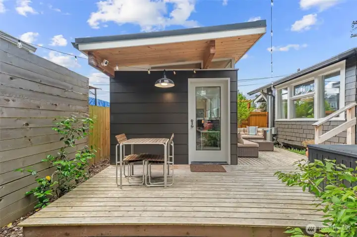Detached Studio with electricity.
