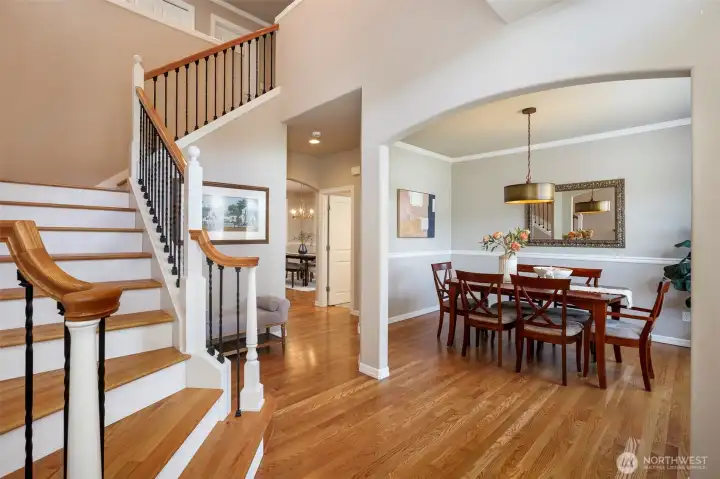 Grand entry and formal dinning area. Grand entry and formal dinning area.