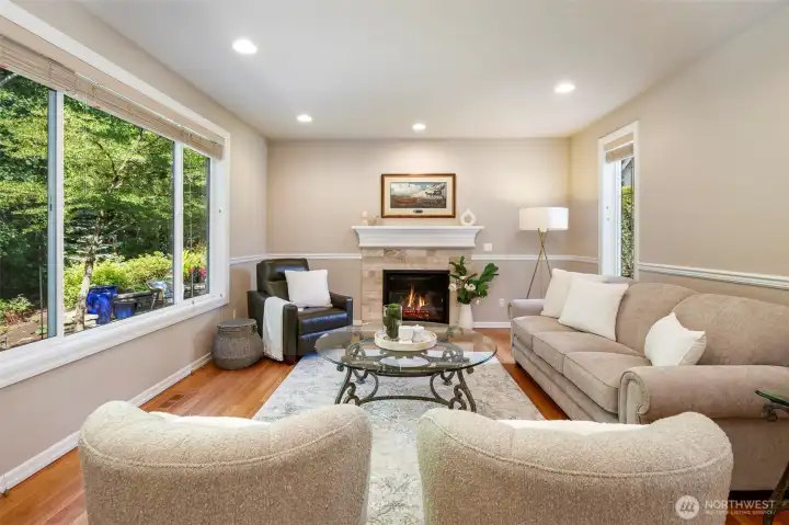 Spacious and bright great room open to the Kitchen. Spacious and bright great room open to the Kitchen.