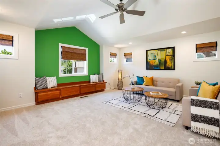 The bonus room also has a built in closet - could be 4th bedroom The bonus room also has a built in closet - could be 4th bedroom