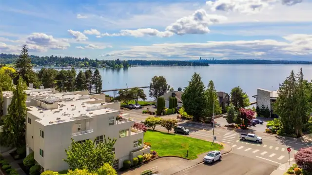 Central location, walking distance to Carillion Point or Downtown Kirkland