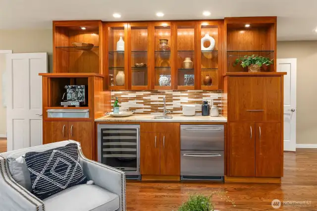 The coffee maker cabinet even includes its own mug warming drawer. Elevated living at its best.