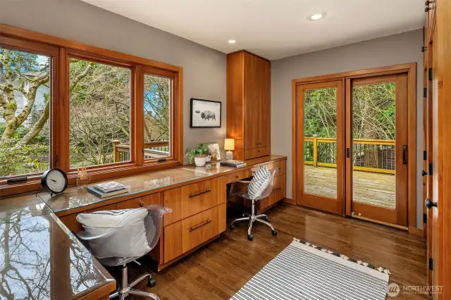 Catch up on work in the office with dual built-in work stations & private deck access.