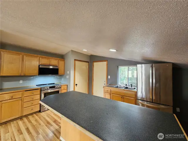 2 Bdrm Apartment over the Shop