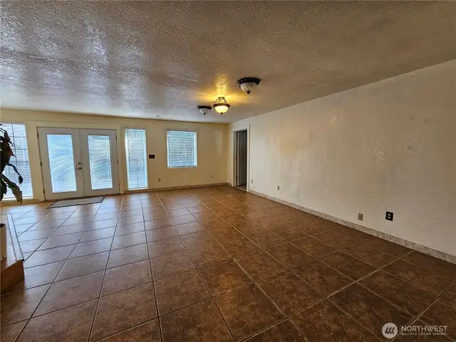Large Family Room/Flexible Space