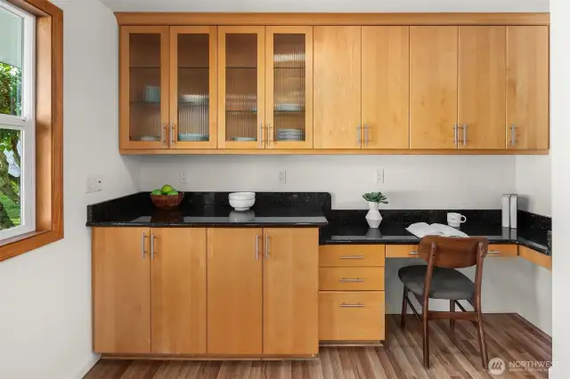 Lots of storage in the kitchen