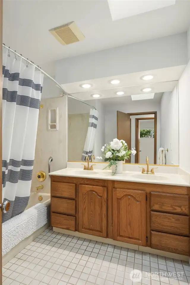 Hall full bathroom