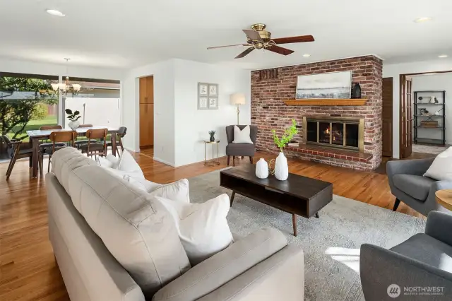 Living Room with fireplace