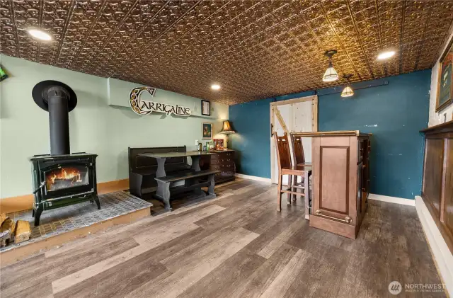Irish pub themed room