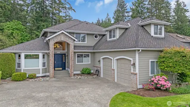 The house has hardy plank siding and Presedel roofing (50-year product)