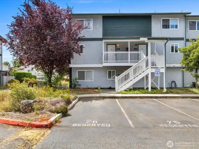 Welcome to this charming and well-laid-out 2-bedroom, 1.5-bath condo offering incredible potential and value in a desirable Everett location.