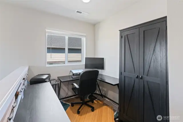 nook/office area