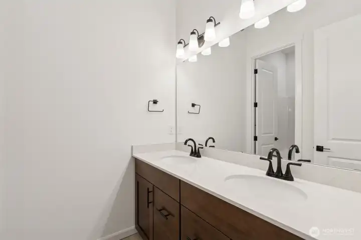 ***Actual Home *** Guest/Main bathroom off the front hall
