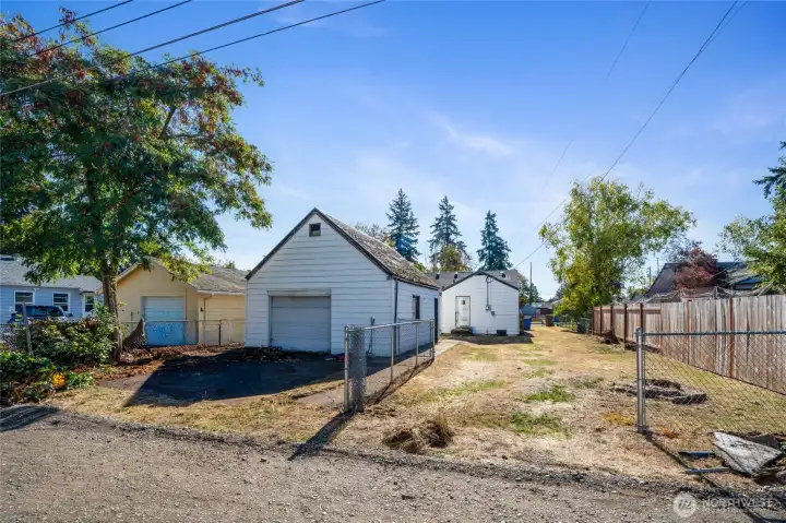 Detached Garage