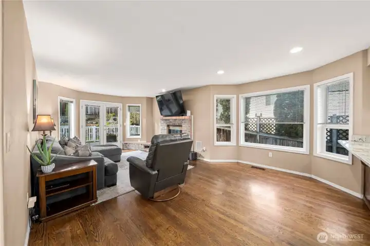 Light-filled dining space that seamlessly blends kitchen and living together