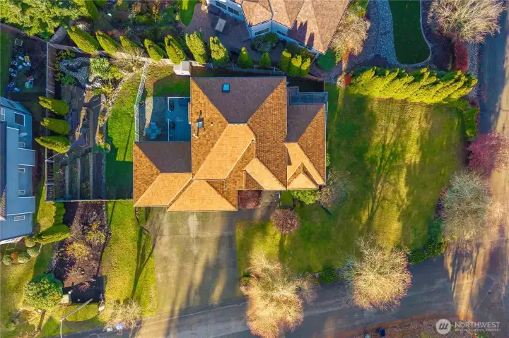 Expansive corner property in the Brown's Point community with high rating schools?