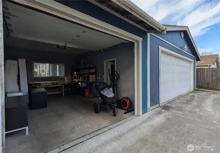 Separate third parking space!