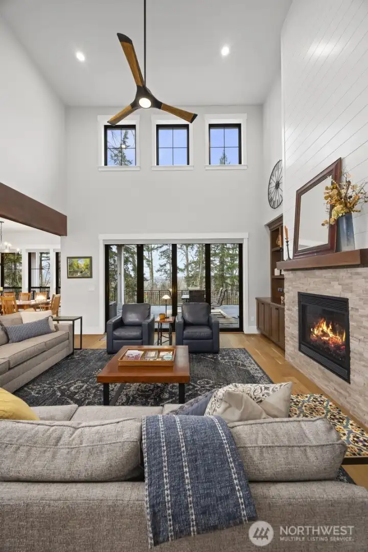 Tall ceilings and brilliantly laid out living, kitchen, and dining spaces.