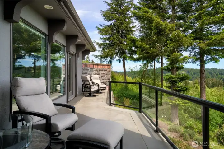Large deck to take in surrounding views