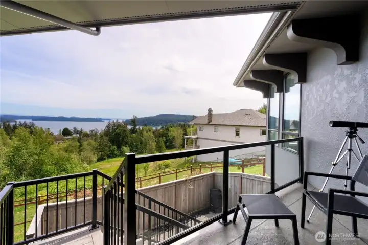 Large deck to take in surrounding views
