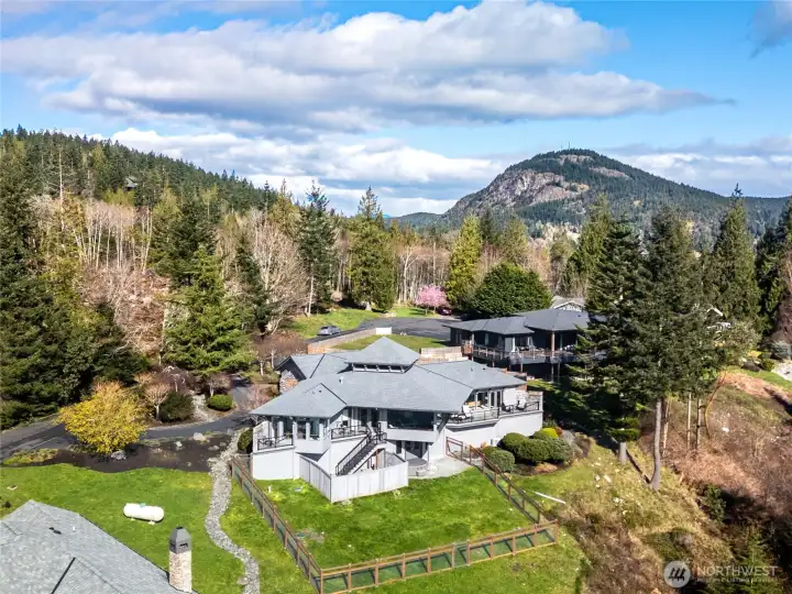 Private & serene location, peek-a-boo views of Mt Erie