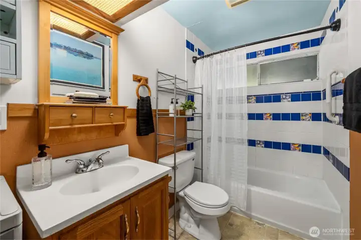 Lower level full bathroom - located just past the stairs, off the bonus room.