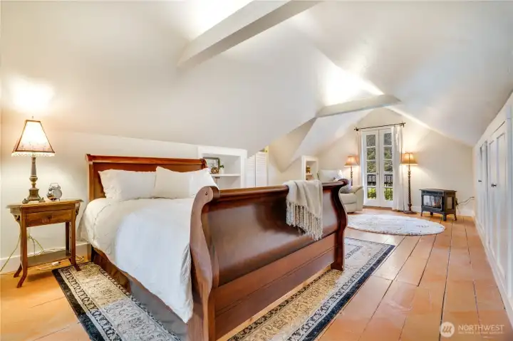 Spacious and light-filled, this primary suite features vaulted ceilings and a peaceful, elevated feel.