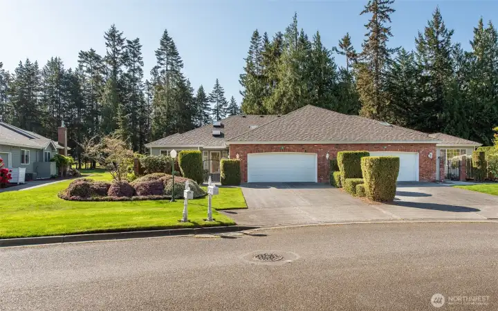 Sunny Golf Course Condo