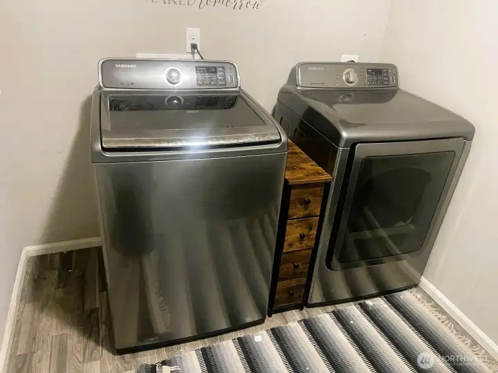 Comes with washer & dryer