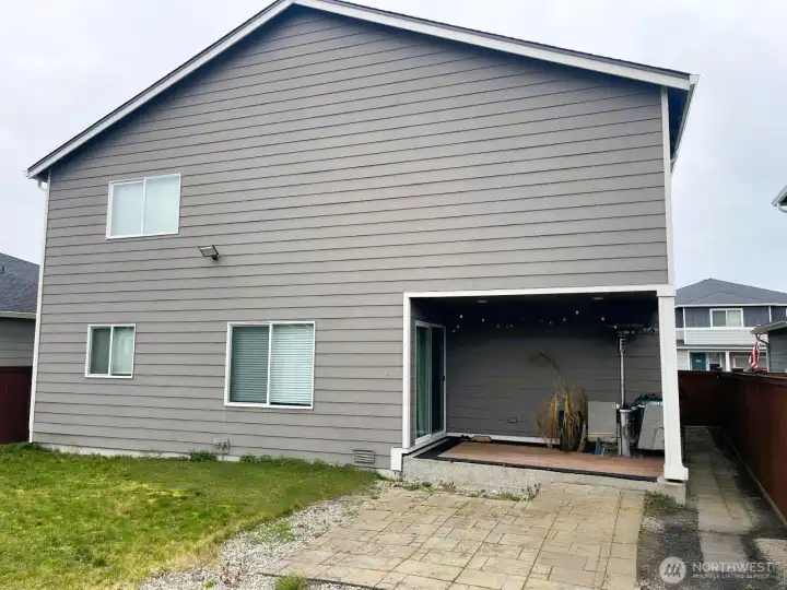 Ideal for grilling and hosting outdoor dinner parties