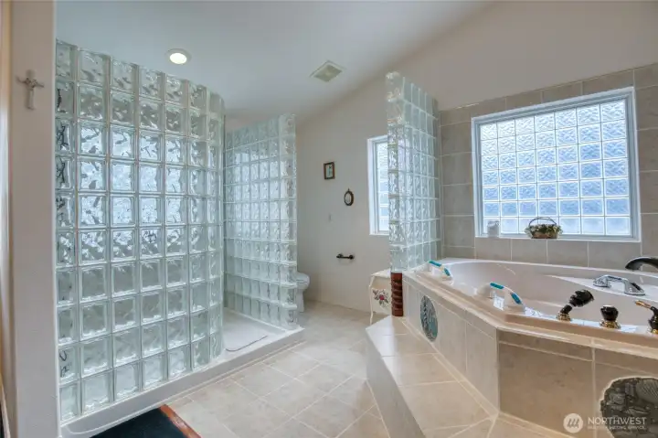 Primary bathroom  Jetted tub/shower