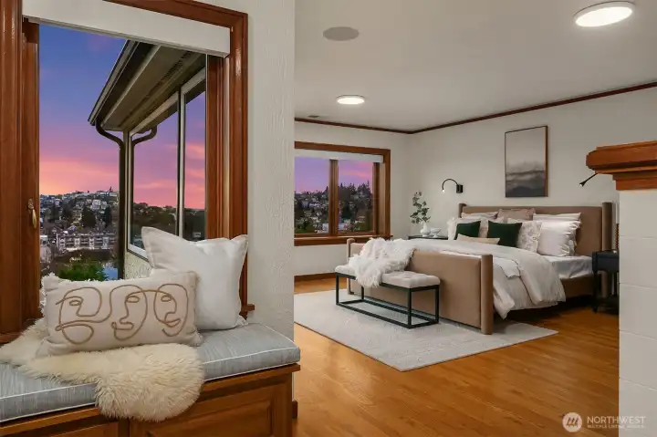 Luxurious en-suite primary with knockout views Luxurious en-suite primary with knockout views