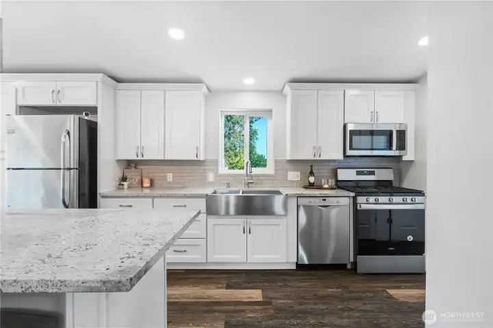 Newer appliances and unique under cabinet lighting