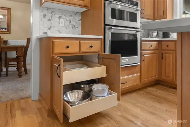 Custom pullout drawers enhances the functionality, convenience and organization of your kitchen! Experience improved visibility and accessibility to items stored at the back of cabinets, eliminating the need to bend down or stretch into deep cabinets for retrieval.