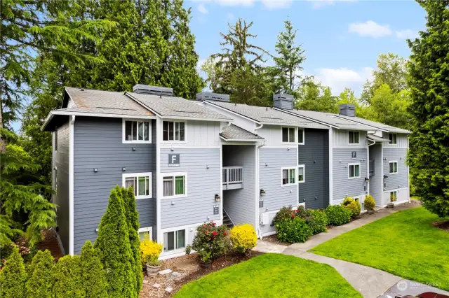 Nicely maintained Timber Ridge Complex in DT Woodinville