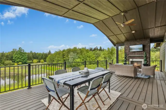 Al fresco dining with a view!