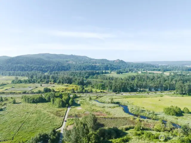 Sweeping views of the valley and Skykomish River!