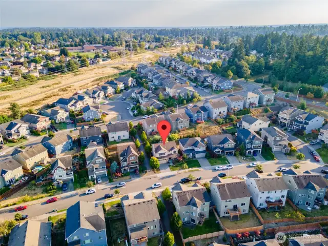 This lovely home is situated in the friendly Wynstone East neighborhood.