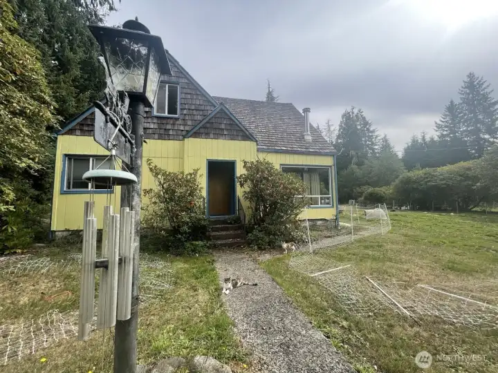 1940's farm house, ready for your restoration vision