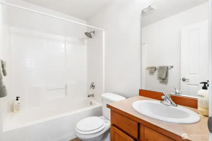 Main bathroom upper level Main bathroom upper level