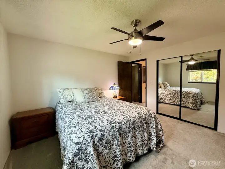 Guest bedroom 1 (bedroom 1 of 3)